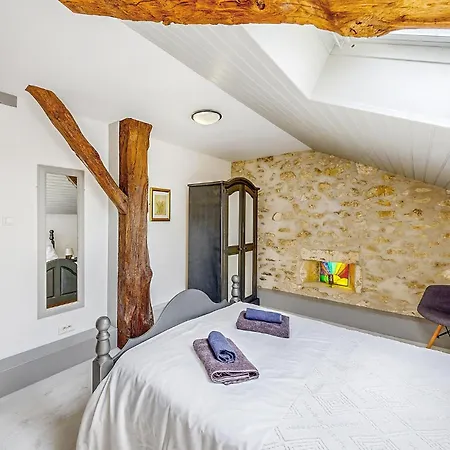 Awesome In Mareuil En Perigord With Wifi *