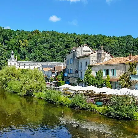 Awesome In Mareuil En Perigord With Wifi Cercles