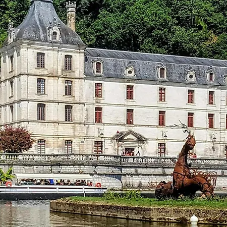 Awesome In Mareuil En Perigord With Wifi Holiday home